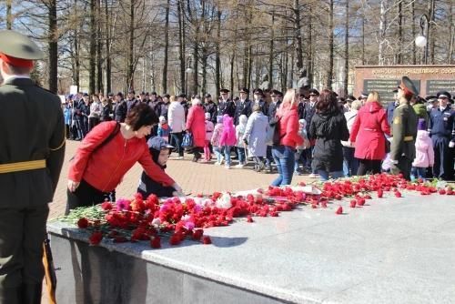 Полиция Латвии будет расценивать возложение цветов 9 мая как ...